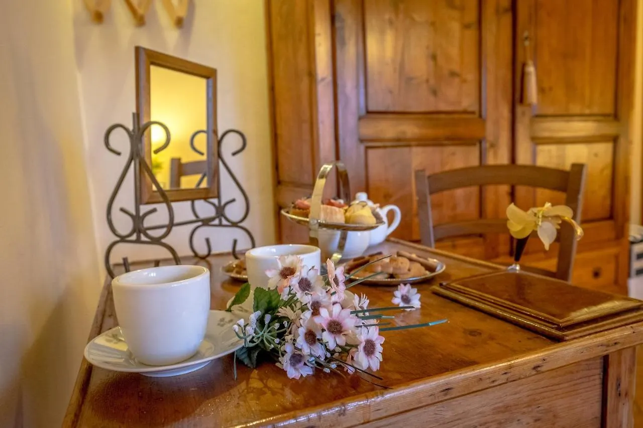 Hostal Casa Al Bosco SantʼEllero Italia